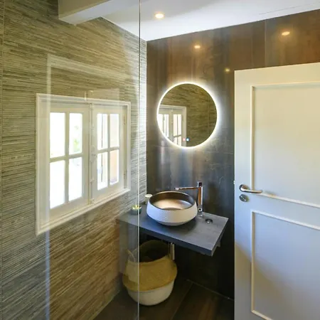 ヴィラ Majestic In With Private Pool アマランテ